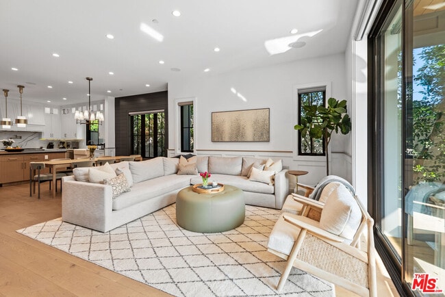 Building Photo - 16712 Addison St