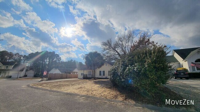 Building Photo - 903 Balfoure Dr