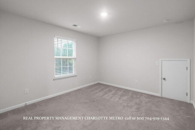 Building Photo - Stunning 4-BR Home on Wooded Cul-De-Sac Lot in Brightwater – Minutes from Rivergate!
