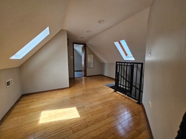 Building Photo - 1618 W Blackhawk St