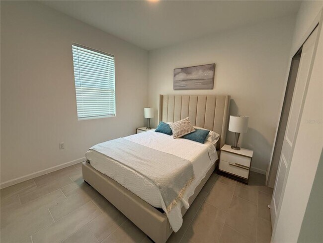 Building Photo - 1165 Lakeshore Breeze Pl