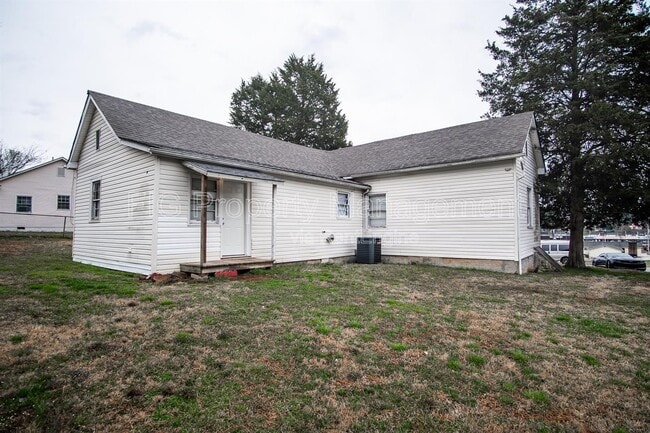 Building Photo - 521 N Chamberlain Ave