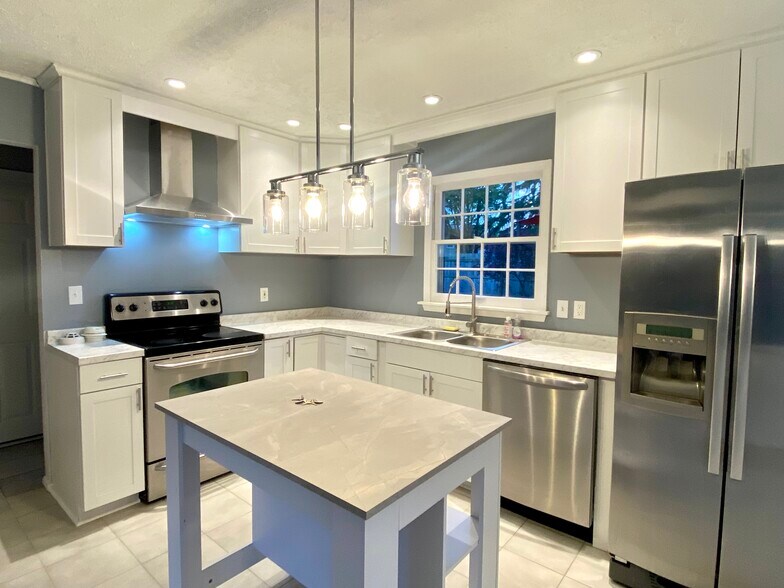 Building Photo - 9505 Tiverton Way