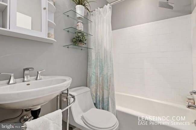 Building Photo - 1435 Corcoran St NW