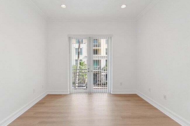 Building Photo - 12 SE 1st Ave