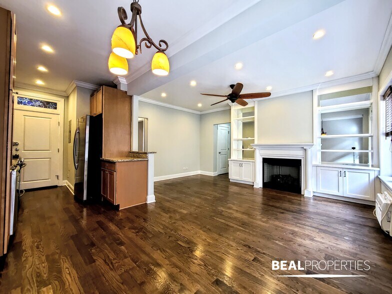 Building Photo - 744 W Addison St