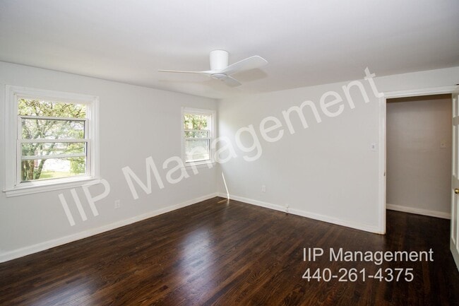 Building Photo - 3549 Grosvenor Rd