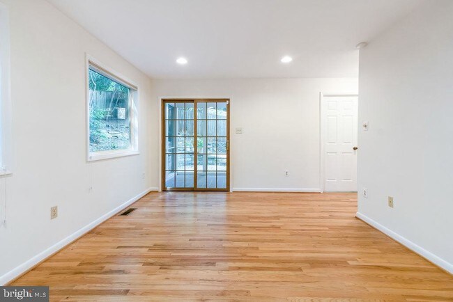 Building Photo - 4111 Denfeld Ave