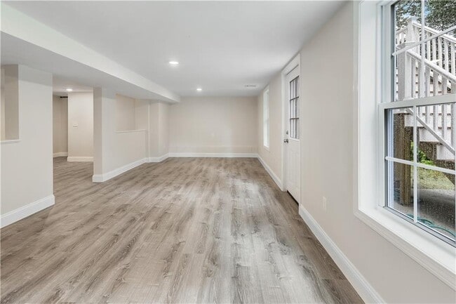 Building Photo - 8 Seabreeze Terrace