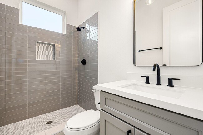 Building Photo - 747 Dumble St