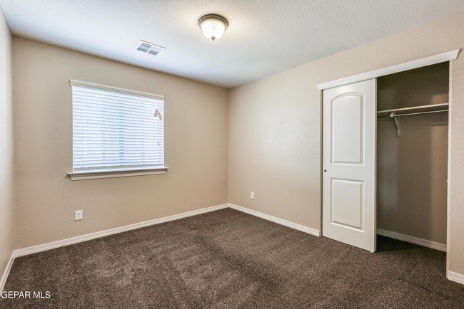 Building Photo - 5525 Valley Cedar Dr