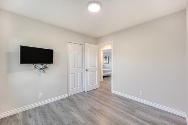 Building Photo - 4719 Snead Dr