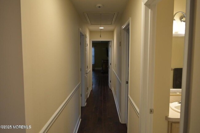 Building Photo - 1439 Oakwood Hollow Ln