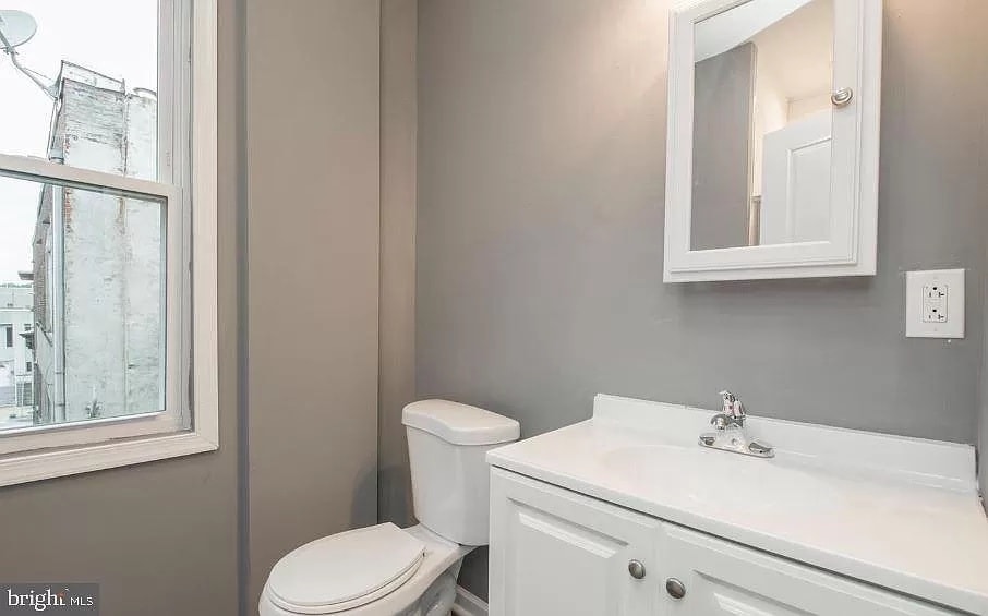 Building Photo - 207 S 49th St