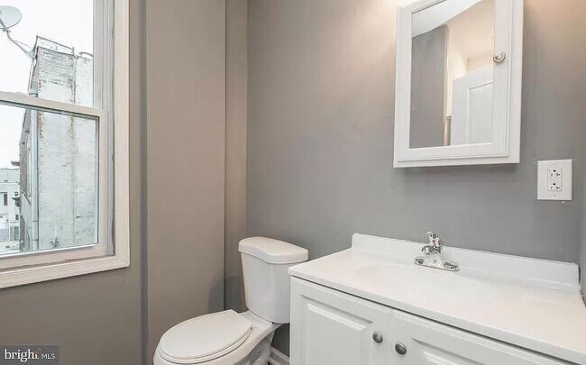 Building Photo - 207 S 49th St