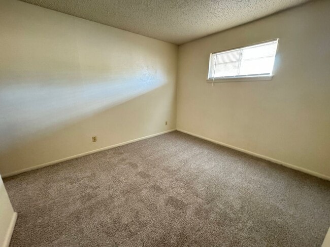 Building Photo - 808 Safady Ave