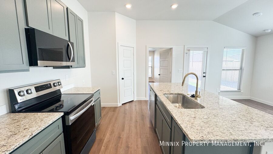 Building Photo - 2131 Langford Ave