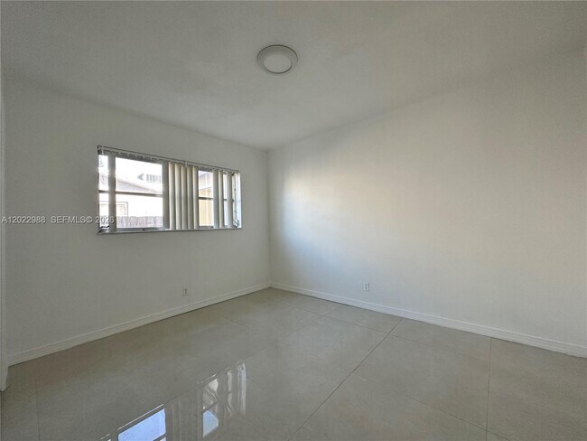 Building Photo - 480 NW 42nd Ct