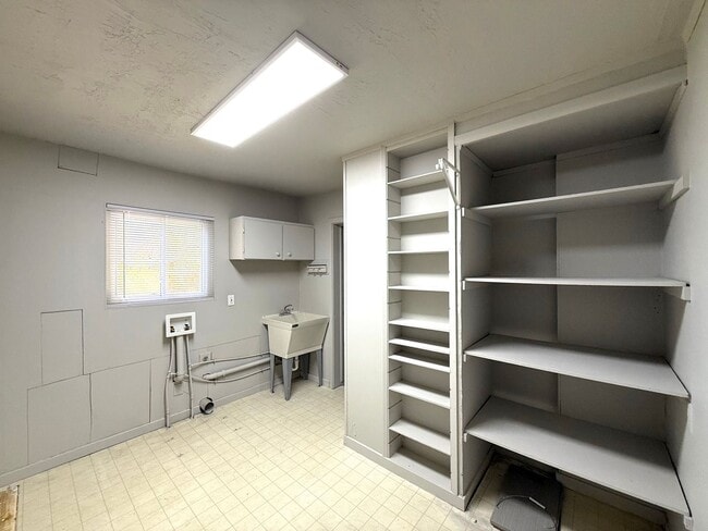 Building Photo - 1431 Johnston Ave