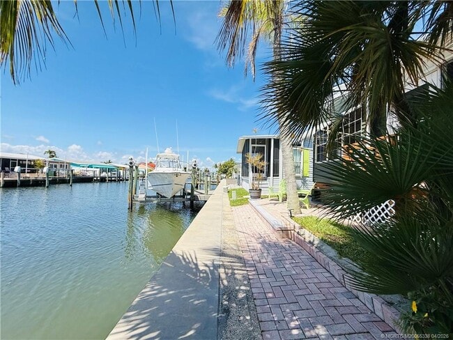 Building Photo - 10851 S Ocean Dr