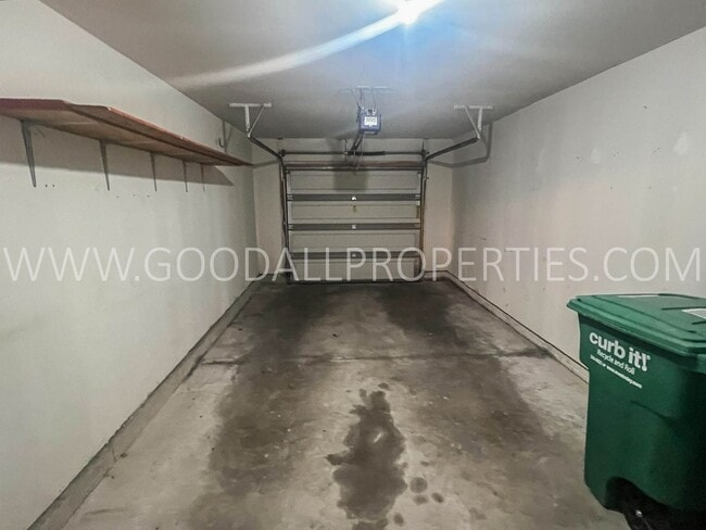 Building Photo - Wonderful 2 Bedroom, 2 Bath Townhome in Norwalk