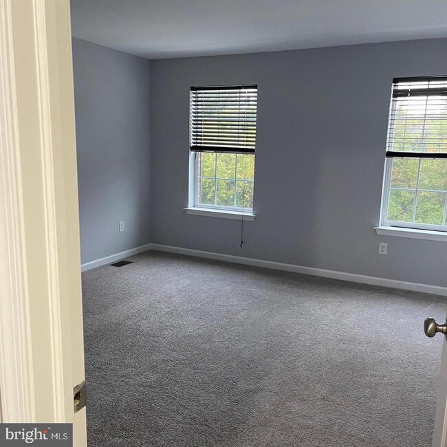 Building Photo - 129 Winterberry Way