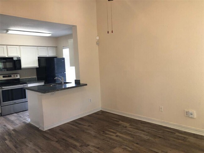 Building Photo - 3900 Woodchase Dr
