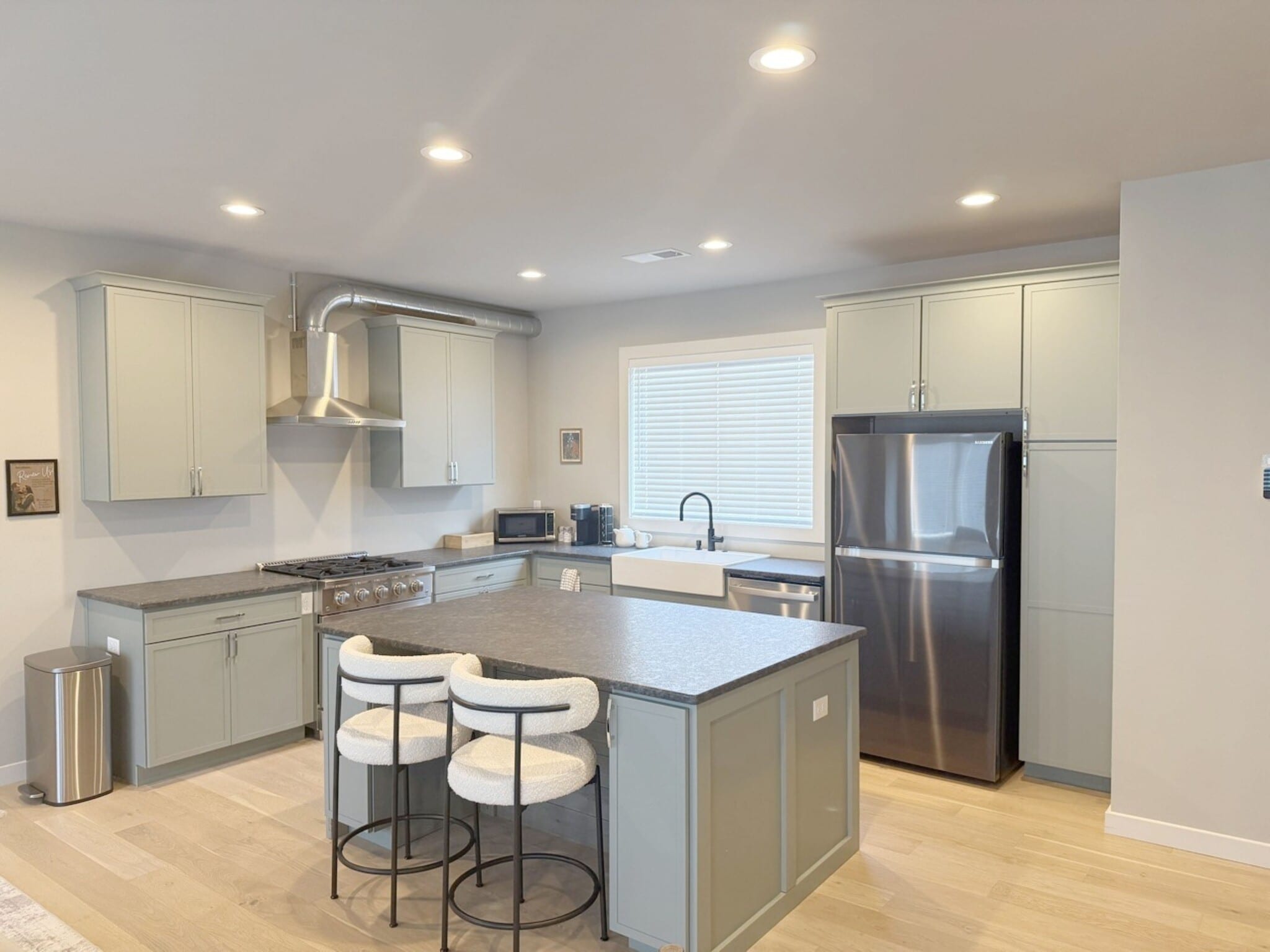 GOURMET KITCHEN - 108 Textile Ct