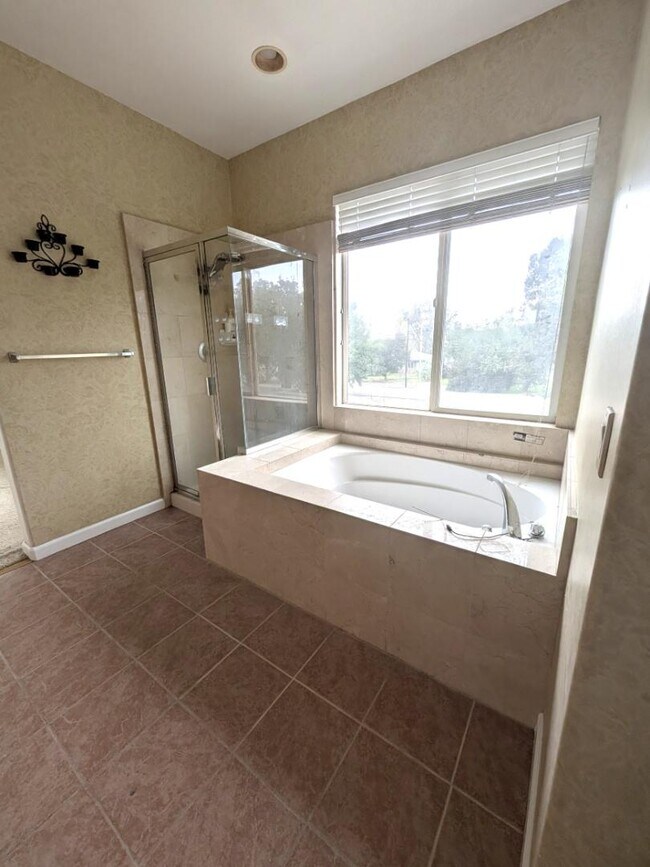 Building Photo - 1901 Oregano Way