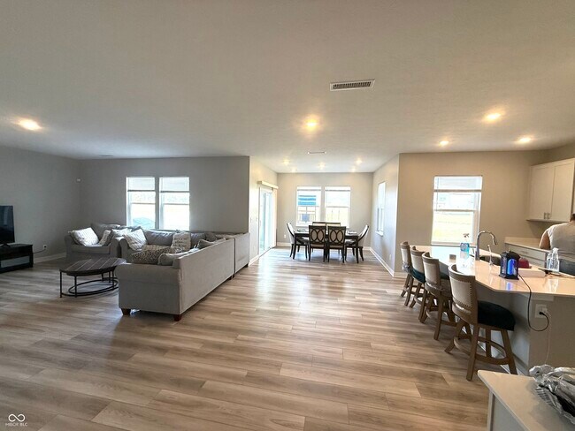 Building Photo - 2079 Dixon Crk Dr
