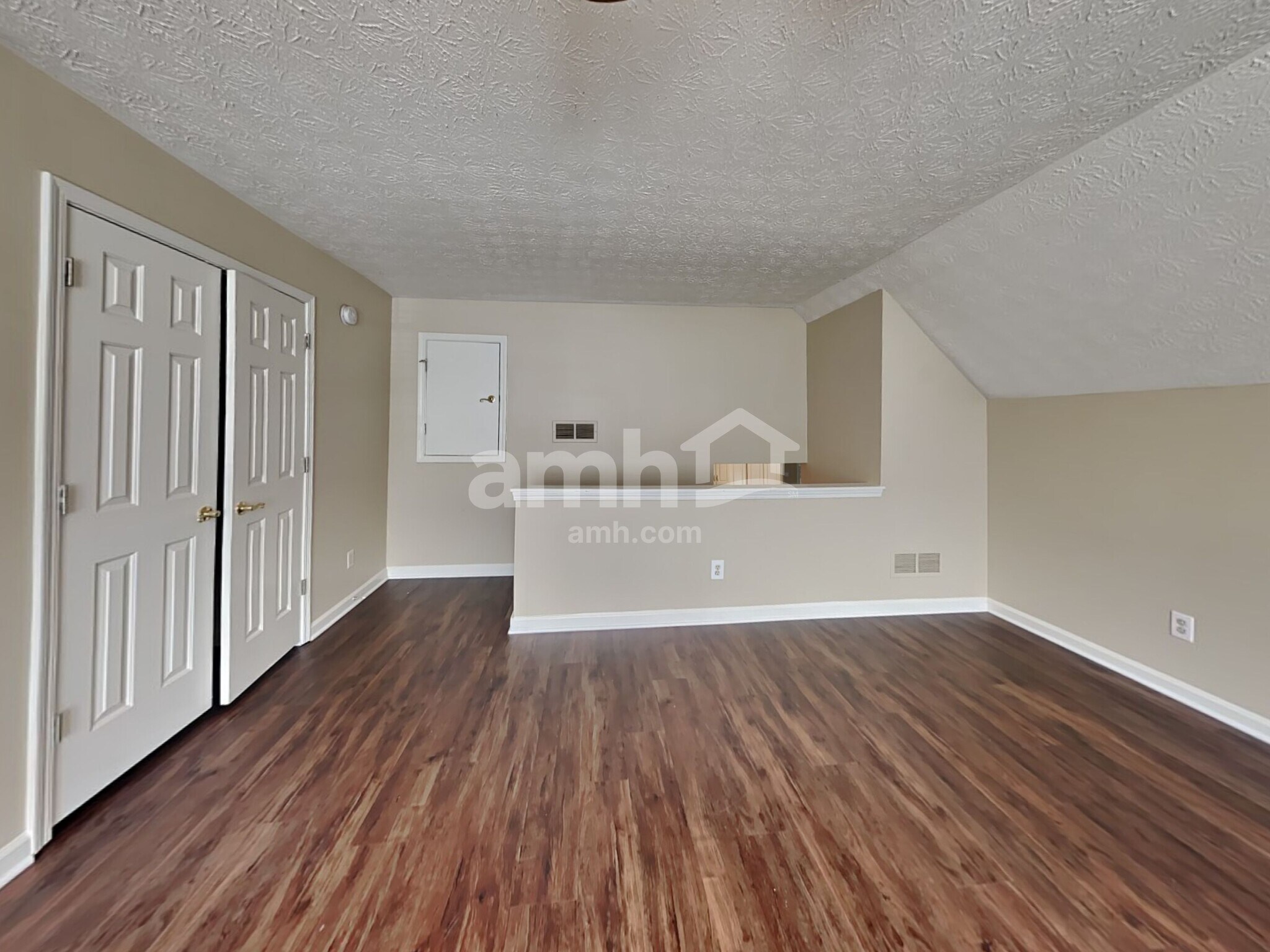Building Photo - 4960 Hopeland Dr