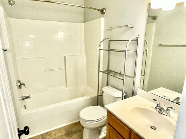 Building Photo - 2800 Trailwood Pines Ln