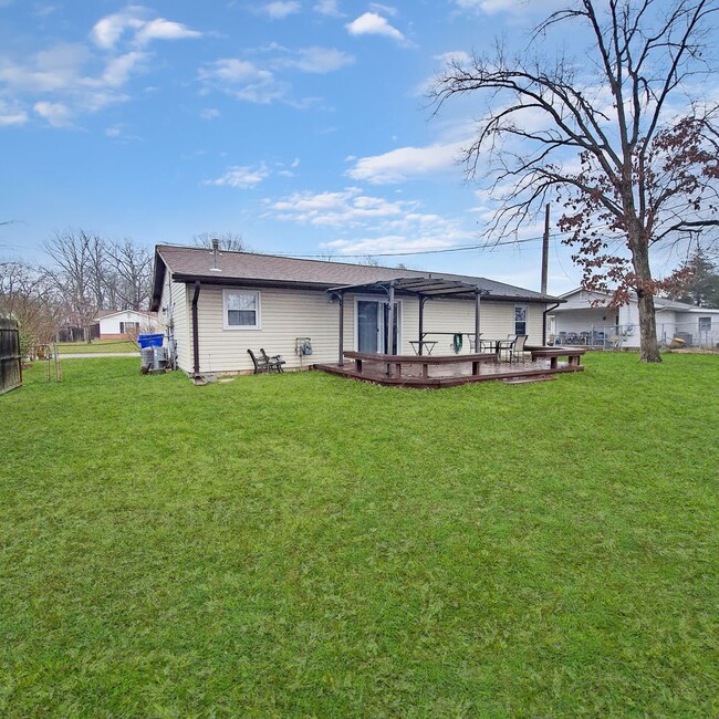 Building Photo - Pet Friendly Mid-Century Modern Rambler wi...