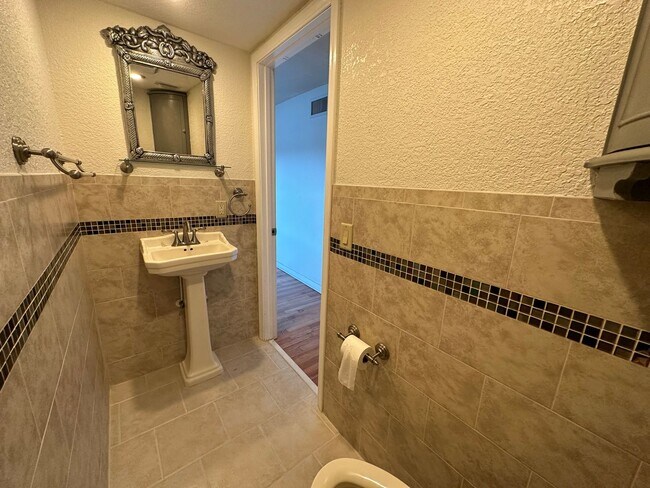 Building Photo - Beautiful 2Bed & 1Bath ON THE WATER in St....