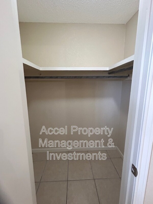 Building Photo - 2405 Mimosa St