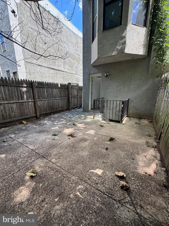 Building Photo - 1522 Willington St