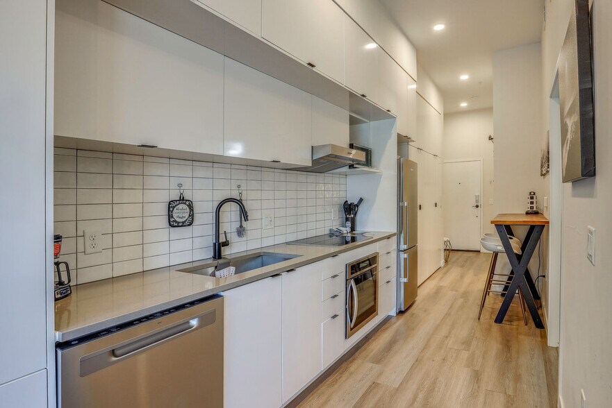 Building Photo - 2120 N Downing St