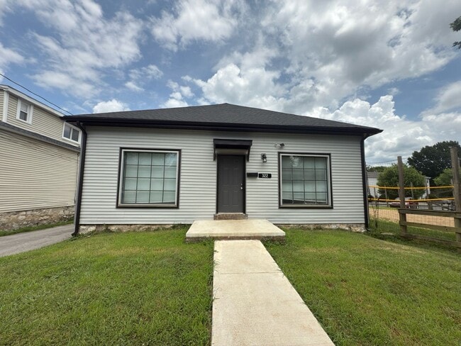 Primary Photo - Four bedroom, two bathroom home near downt...
