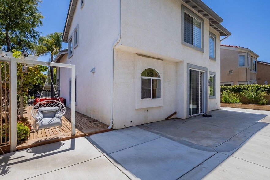 Building Photo - 1651 Fox Springs Cir