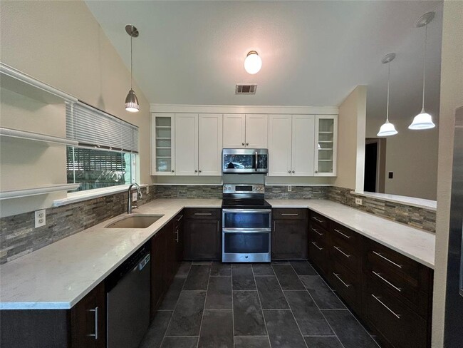 Building Photo - 11701 Rustic Rock Dr