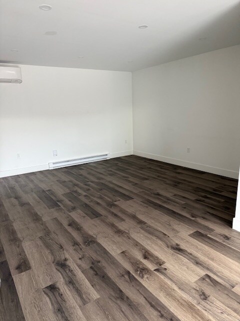 Building Photo - Oak Grove