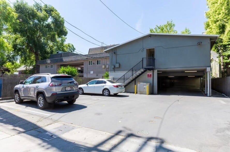 Building Photo - 1321 E St