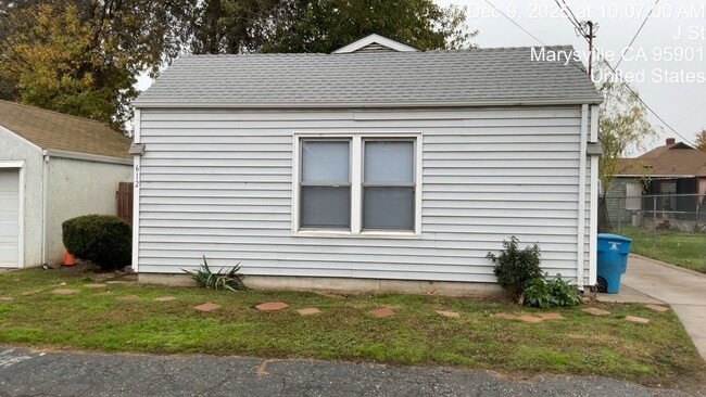 Building Photo - 1032