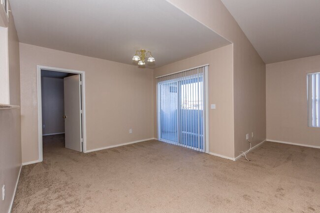 Building Photo - Lovely 2-Bedroom Condo in the Tuscano Comm...
