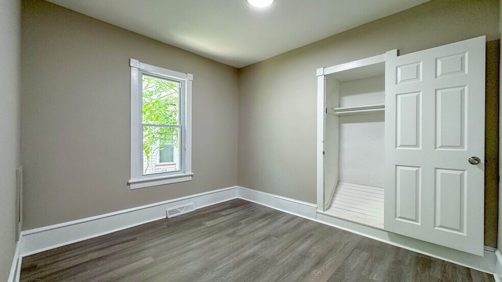 Building Photo - 808 E Main St