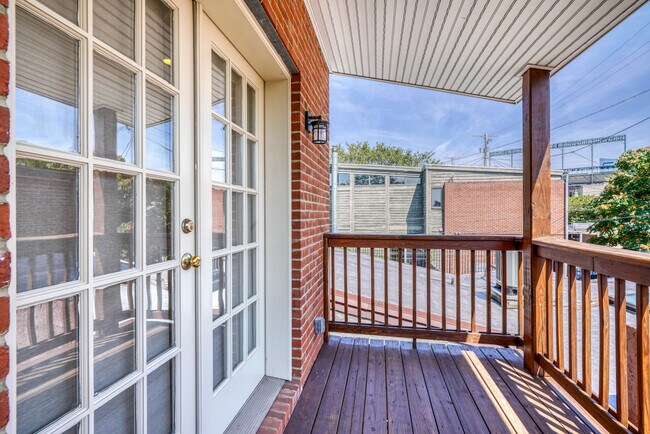 Building Photo - 634 Eislen St