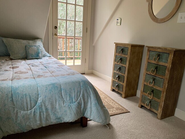 Building Photo - Charming 1BR House in Shelton