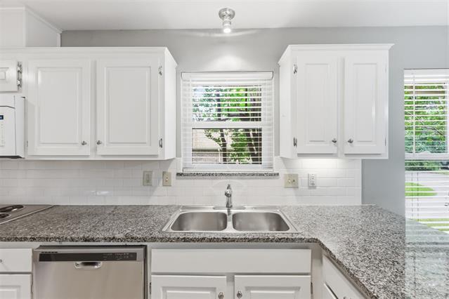 Building Photo - 4545 Hartford Dr