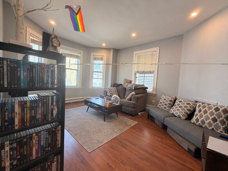 Building Photo - 18 Washburn St