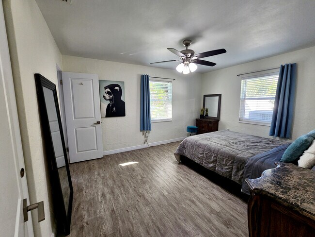 Building Photo - 6049 45th Ave N